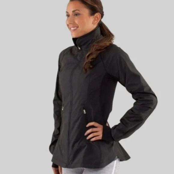 Lululemon Athletica Run Make a Break Black Jacket Size 8 Worn Once! - Picture 1 of 6